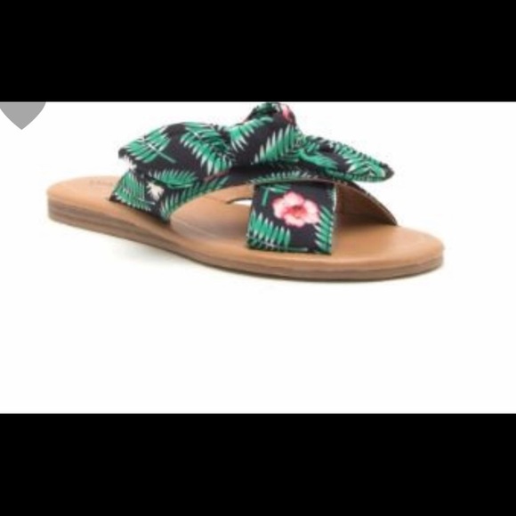 Tropical lightweight slip-on sandals. Vacation! - Picture 2 of 3